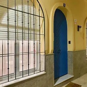 apartamentos-la-puerta-azul-el-bajondillo-torremolinos.es-andalucia.com/