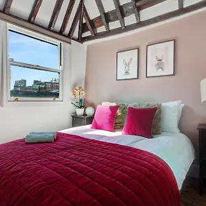 old-street-iconic-warehouse-style-4-bedroom-2-bath.cambridgehotelsuk.com/